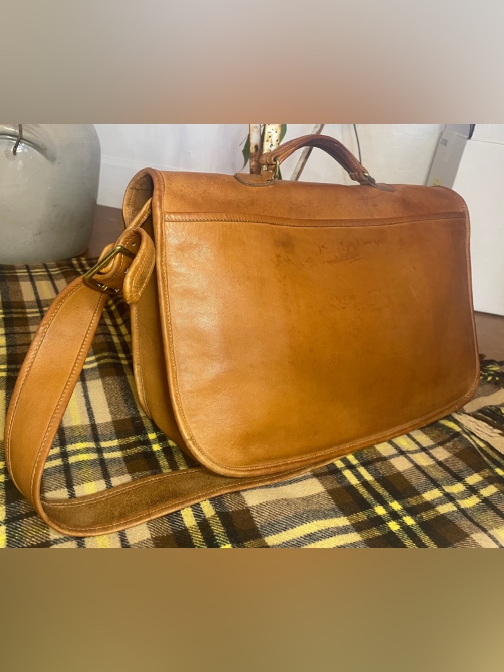 Vintage 1970s Coach Musette Messenger Bag Briefcase in Tan Saddle - Picture 2 of 13